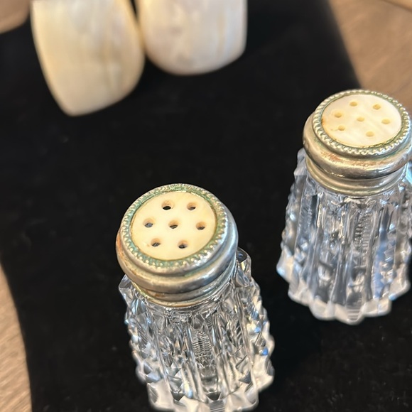Antique vintage mother of pearl salt and pepper shakers 1 pr beautiful cut glass - Picture 5 of 14